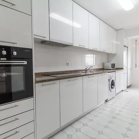 Apartment Feliciano Ramos 1 - T4 Familiar Perto Do Centro Da - *