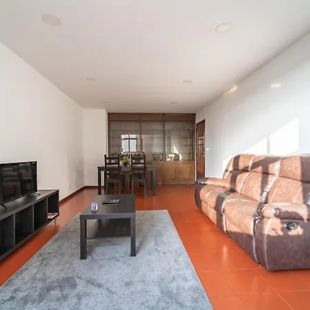 Feliciano Ramos 1 - T4 Familiar Perto Do Centro Da - Apartment *